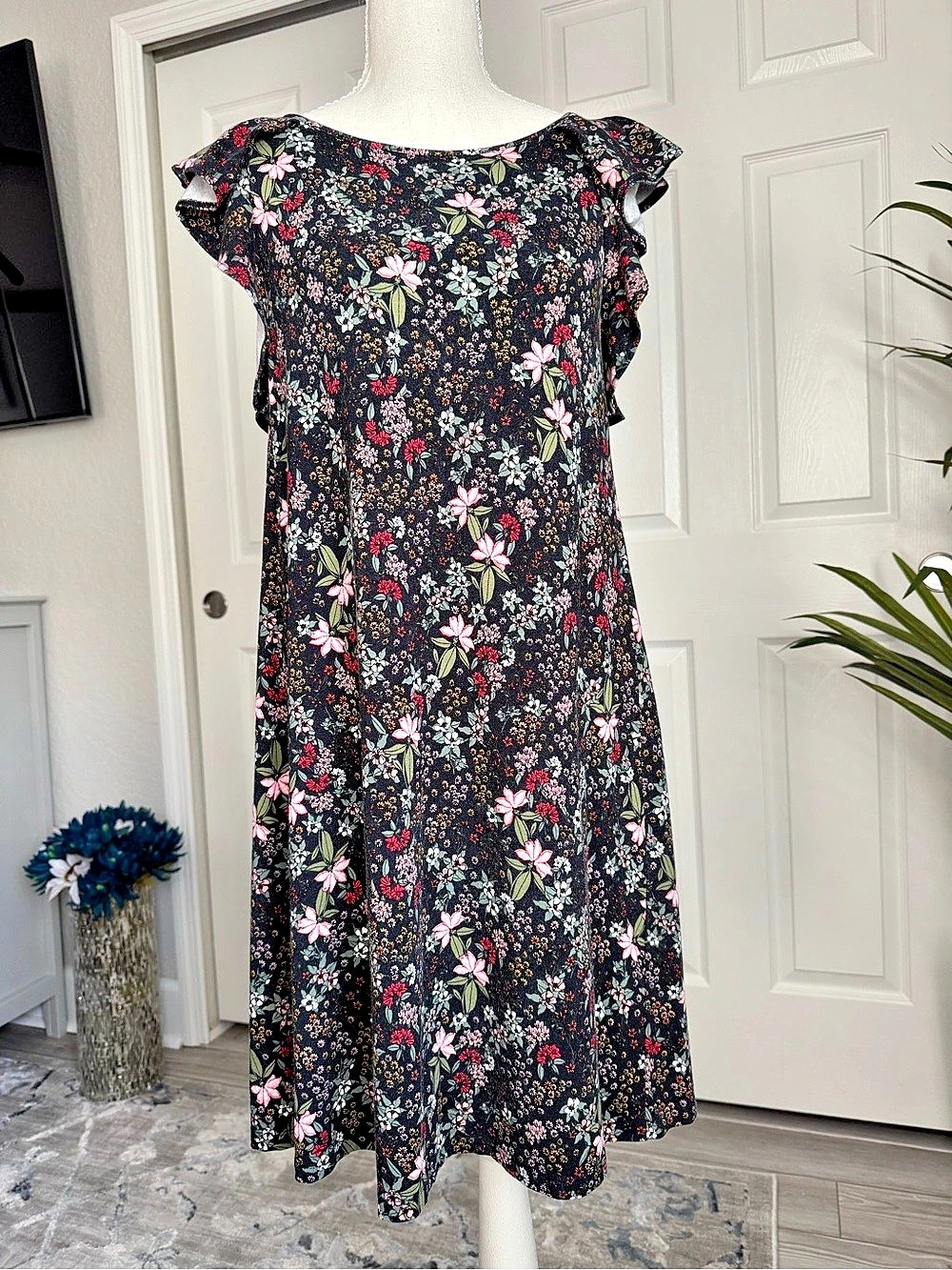 Loft Floral Ruffle Sleeve Midi/To the Knee Dress in Black/Blue & Pink Size Med